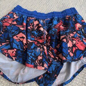 Lululemon ladies sz 10 floral shorts